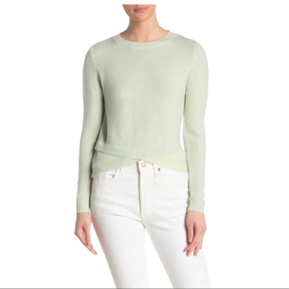 NEW Elodie M Lightweight Crew Neck Sweater Tulip Hem in Sage Green
